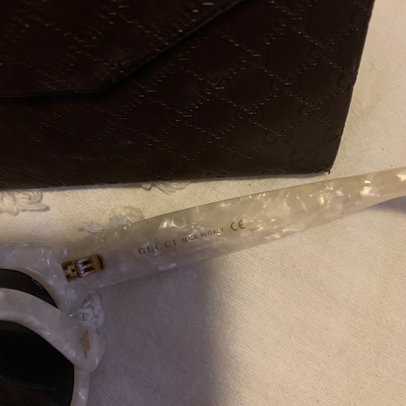 Gucci Pearl White Round Sunglasses with Black Lenses main image 5